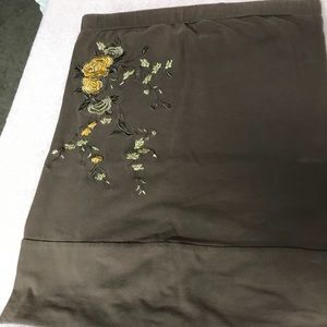 Strapless shirt with embroidery